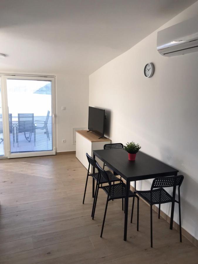Apartments Haramincic M&B Stara Novalja Ngoại thất bức ảnh